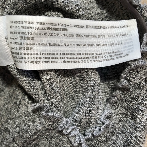 NWOT Hollister Grayscale Frill Shirred Long Sleeve Cropped Top - Picture 9 of 9